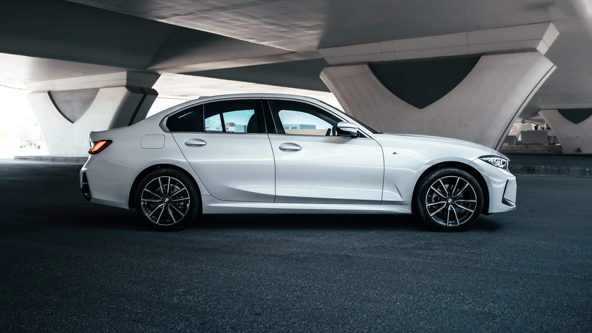 BMW BMW 320i 2024 - Sedan Car thumbnail NaN